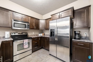 Enjoy easy, low-maintenance living in desirable southeast Sioux - photo 3