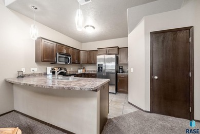 Enjoy easy, low-maintenance living in desirable southeast Sioux - photo 5