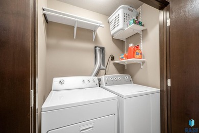 Enjoy easy, low-maintenance living in desirable southeast Sioux - photo 9