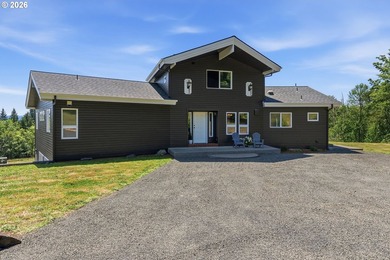 Enjoy the beauty of the Pacific Northwest in this custom-built 4 - photo 3