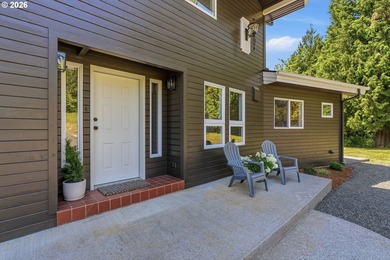 Enjoy the beauty of the Pacific Northwest in this custom-built 4 - photo 4