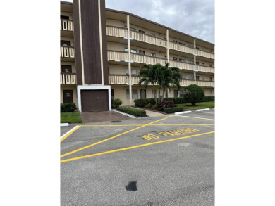 Lake Condo For Sale in Boca Raton, Florida