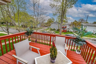 Customized second story corner unit in pristine condition - photo 12