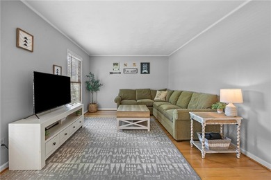 Welcome home to this beautiful 4-bedroom, 2.5-bath Colonial - photo 14