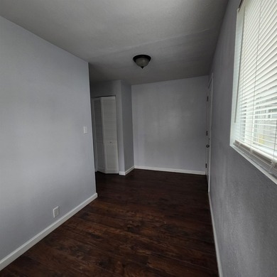 Cute home in an up-and-coming neighborhood. Properties in the - photo 16