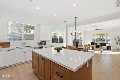 Stunning, move-in ready 3 bedroom + den, 2.5 bath home on a - photo 21
