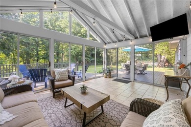 Welcome home to this beautiful 4-bedroom, 2.5-bath Colonial - photo 21