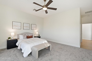 Stunning, move-in ready 3 bedroom + den, 2.5 bath home on a - photo 31