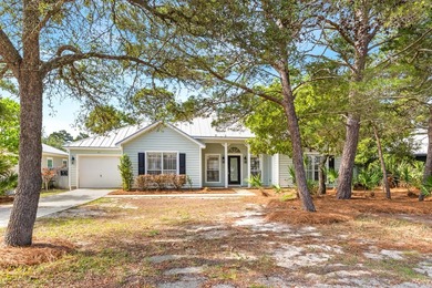 Charming coastal cottage just a few blocks from the sugar-white - photo 1