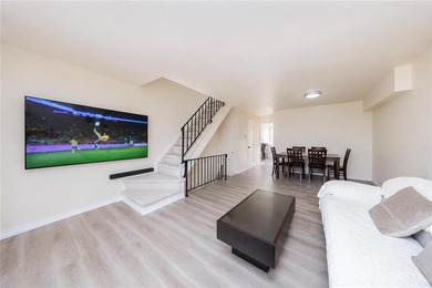 Welcome to 30 Tone Lane, Staten island, NY 10305! Move right - photo 2