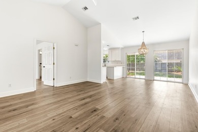 Charming coastal cottage just a few blocks from the sugar-white - photo 4