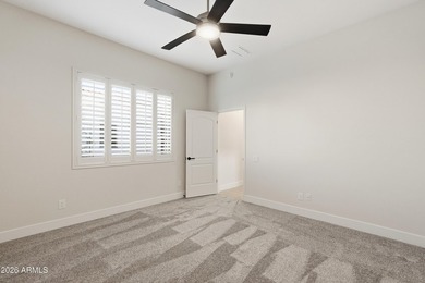 Stunning, move-in ready 3 bedroom + den, 2.5 bath home on a - photo 36