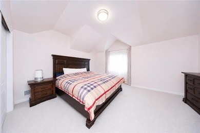 Welcome to 30 Tone Lane, Staten island, NY 10305! Move right - photo 6