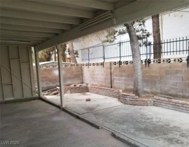 WHAT AN AMAZING HOME W/ RV OR BOAT PARKING ON SIDE OF HOUSE!