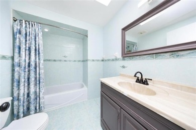 Welcome to 30 Tone Lane, Staten island, NY 10305! Move right - photo 8