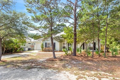 Charming coastal cottage just a few blocks from the sugar-white - photo 8