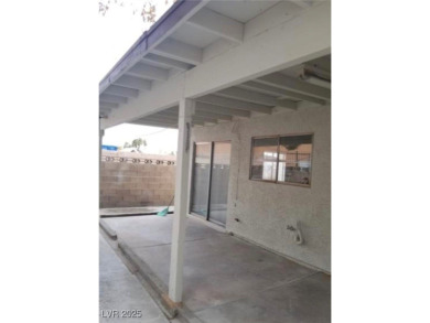 WHAT AN AMAZING HOME W/ RV OR BOAT PARKING ON SIDE OF HOUSE!