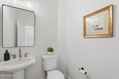Stunning, move-in ready 3 bedroom + den, 2.5 bath home on a - photo 41