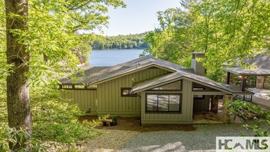 Welcome to an extraordinary lakefront estate on Lake Toxaway - photo 2