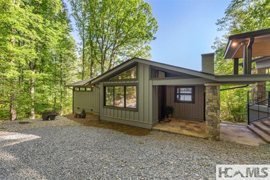 Welcome to an extraordinary lakefront estate on Lake Toxaway - photo 3