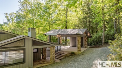 Welcome to an extraordinary lakefront estate on Lake Toxaway - photo 4