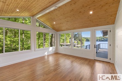 Welcome to an extraordinary lakefront estate on Lake Toxaway - photo 10