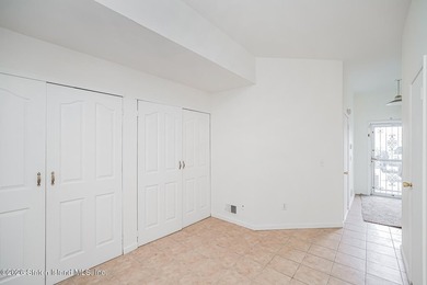 Welcome to 38A Country Drive East. This beautiful 1-family - photo 4