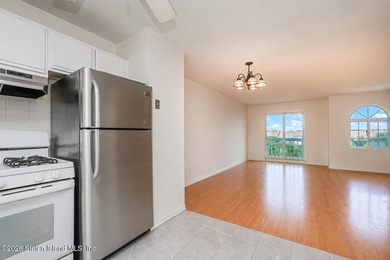 Welcome to 38A Country Drive East. This beautiful 1-family - photo 9