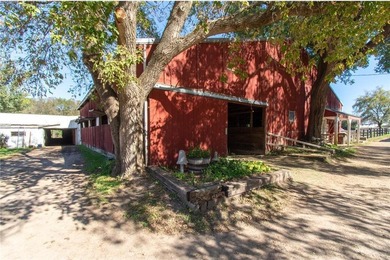 Late 19th Century property with many huge mature trees on - photo 7