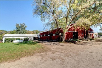 Late 19th Century property with many huge mature trees on - photo 10
