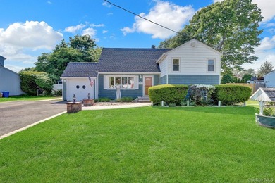 GREAT CURB APPEAL , PROPERTY AND LAYOUT ! UPDATED SIDING, ROOF - photo 4