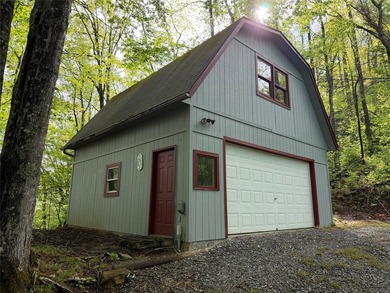 This tastefully updated two bedroom , two bath cabin is located - photo 10
