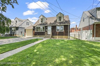 Extremely well-maintained 2-family Cape in the heart of Dongan - photo 1
