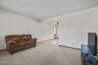 Extremely well-maintained 2-family Cape in the heart of Dongan - photo 4