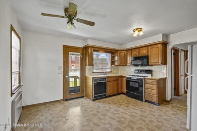 Extremely well-maintained 2-family Cape in the heart of Dongan - photo 7