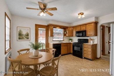 Extremely well-maintained 2-family Cape in the heart of Dongan - photo 8