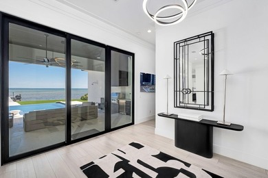 Perfectly positioned on the bay and masterfully constructed by - photo 4