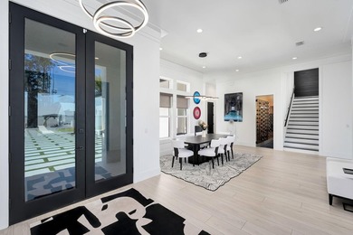 Perfectly positioned on the bay and masterfully constructed by - photo 5