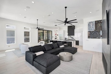 Perfectly positioned on the bay and masterfully constructed by - photo 9
