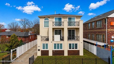 Welcome to 2981 Hylan Boulevard, a truly unique opportunity - photo 1