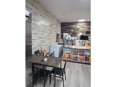 Offered for sale in Kensington is a restaurant with Latin flavor - photo 3