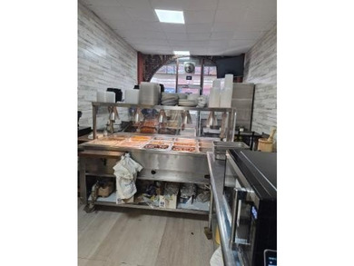 Offered for sale in Kensington is a restaurant with Latin flavor - photo 4