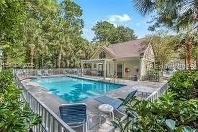 Priced to sell second floor remodeled unit 3 bedroom 2 bath - photo 4