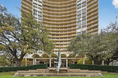 Investment property at $2150 a mo income! Pied-a-terre on the