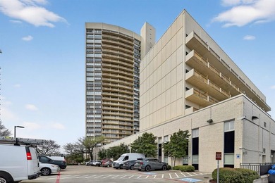 Investment property at $2150 a mo income! Pied-a-terre on the