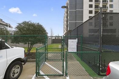 Investment property at $2150 a mo income! Pied-a-terre on the