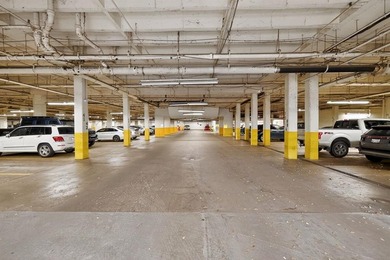 Investment property at $2150 a mo income! Pied-a-terre on the