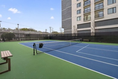 Investment property at $2150 a mo income! Pied-a-terre on the