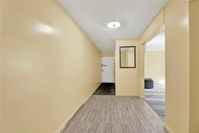 Welcome to one of the most desirable co-op buildings bordering - photo 3