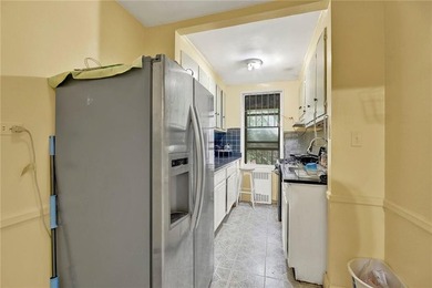 Welcome to one of the most desirable co-op buildings bordering - photo 8